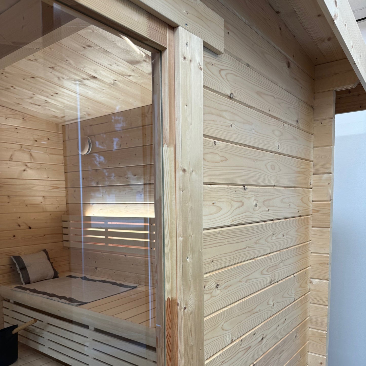 SaunaLife G4 Outdoor Traditional Sauna Exterior Side
